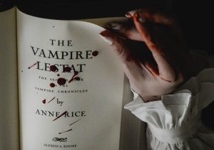 Read more about the article Książki o wampirach – fantastyka, książki młodzieżowe, erotyki. 40 tytułów!